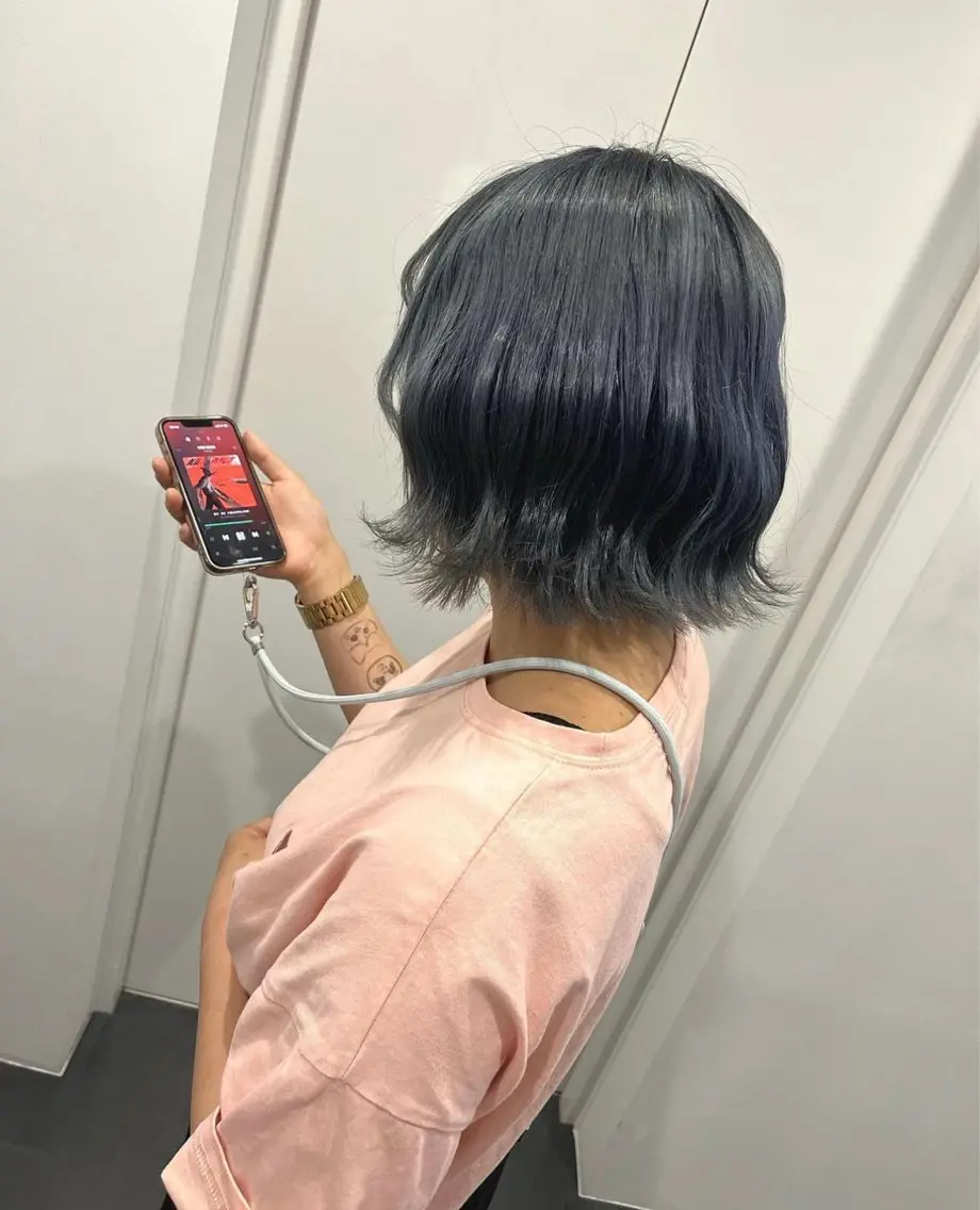 ショート カラー ヘアアレンジ ブリーチ ブルーカラー ネイビーカラー HIMENO🫧 stylist🤍のヘアスタイル