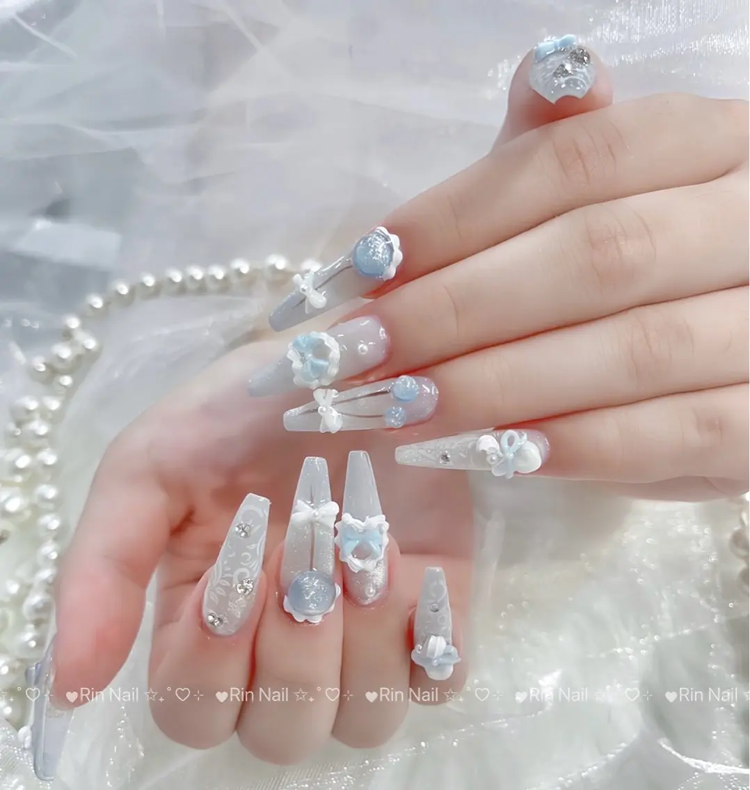ネイル ブルー フラッシュネイル フラワーネイル ホログラムネイル キラキラネイル ハンドネイル Rin Nail 新大久保店のネイルデザイン