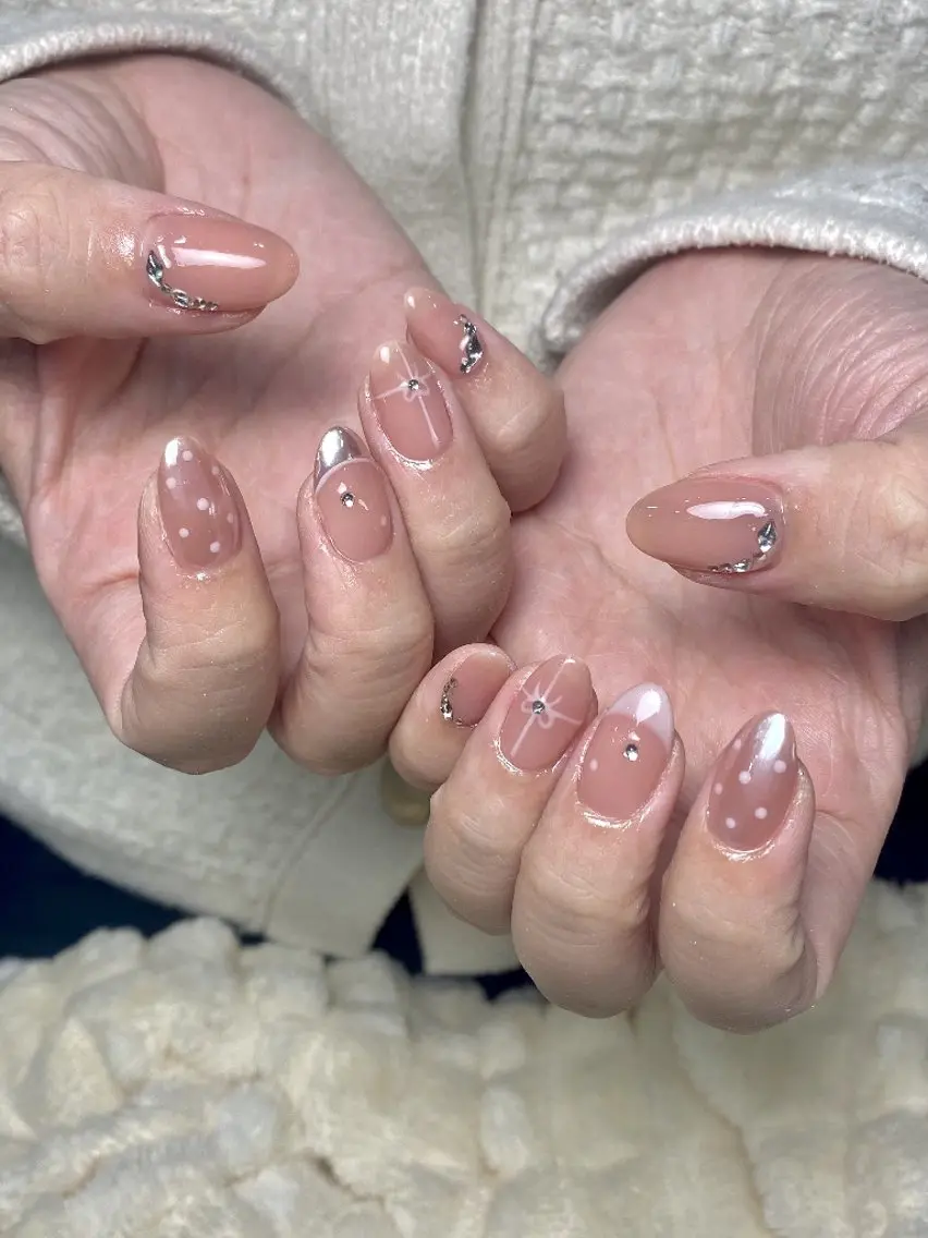 ネイル チークネイル フレンチネイル ジェルネイル ガラスフレンチ キラキラネイル ハンドネイル UM Nail Salonのネイルデザイン