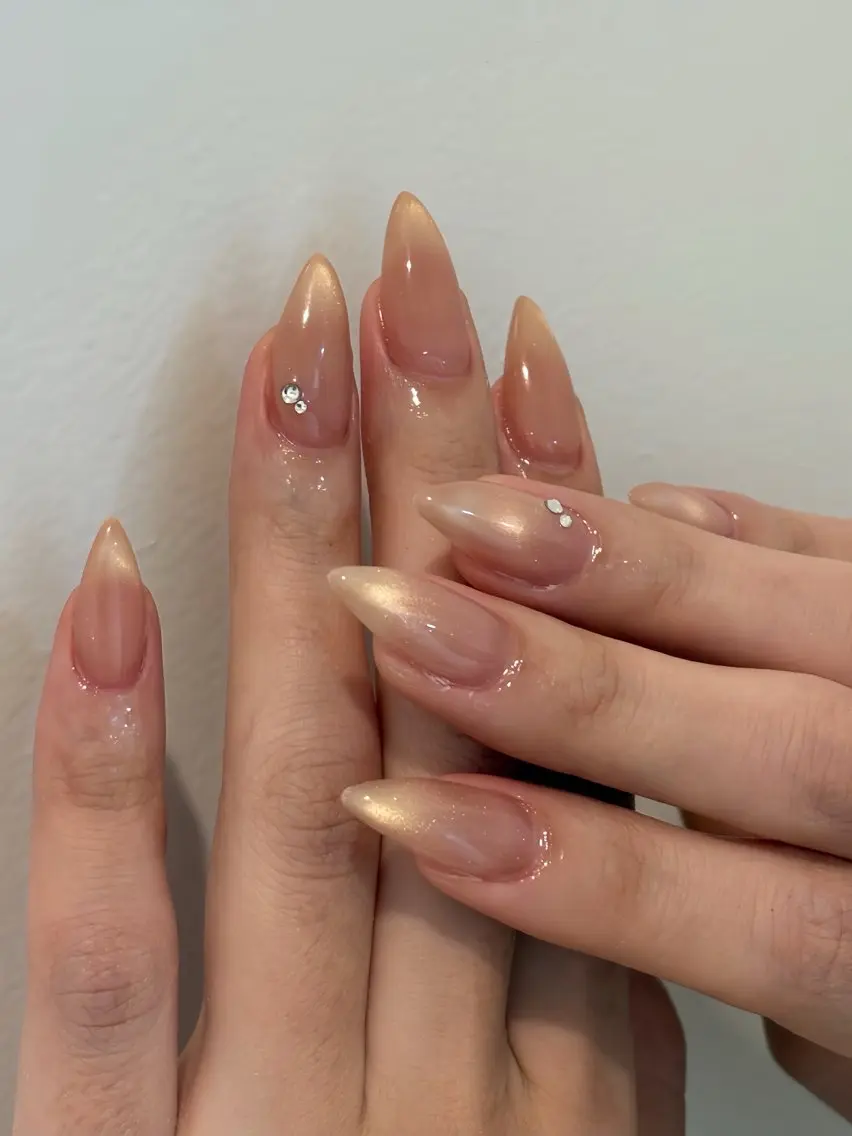 ネイル マグネットネイル マグネットワンカラー ワンカラーネイル ストーンネイル filonnail Juna💍のネイルデザイン