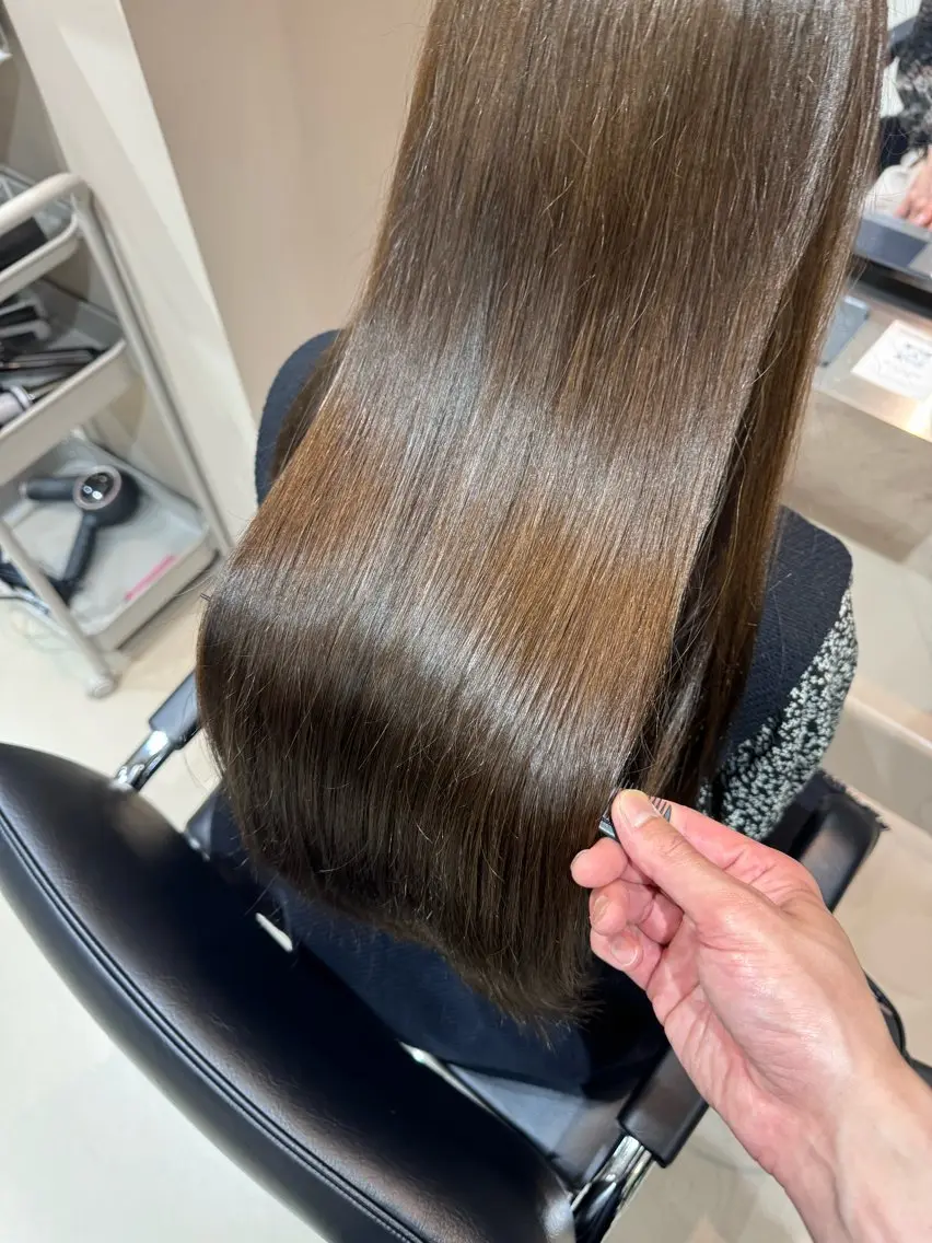 ロング カラー ブリーチ イルミナカラー 姫カット 髪質改善 レイヤーカット カット ヘアカラー トリートメント OAK 中目黒のヘアスタイル