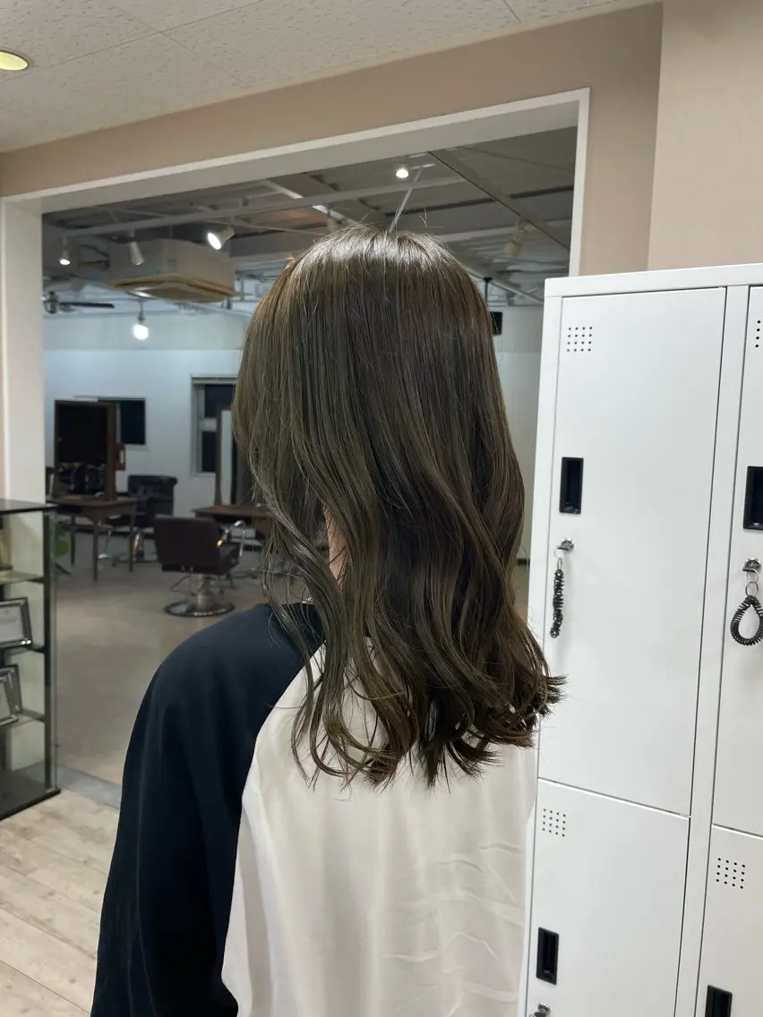 カラー TIDEHAIR 菜都のヘアスタイル