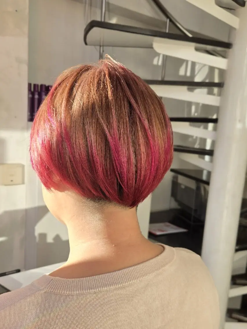 ショート カラー ブリーチ グラデーションカラー ピンクカラー カット ヘアカラー 遠藤 史秋のヘアスタイル