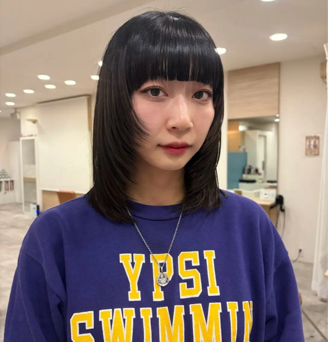 ミディアム アッシュ 顔まわりレイヤー ハッシュカット ハイレイヤー 髪質改善 ヘアカラー レイヤー/ 透明感カラー/チナツのヘアスタイル