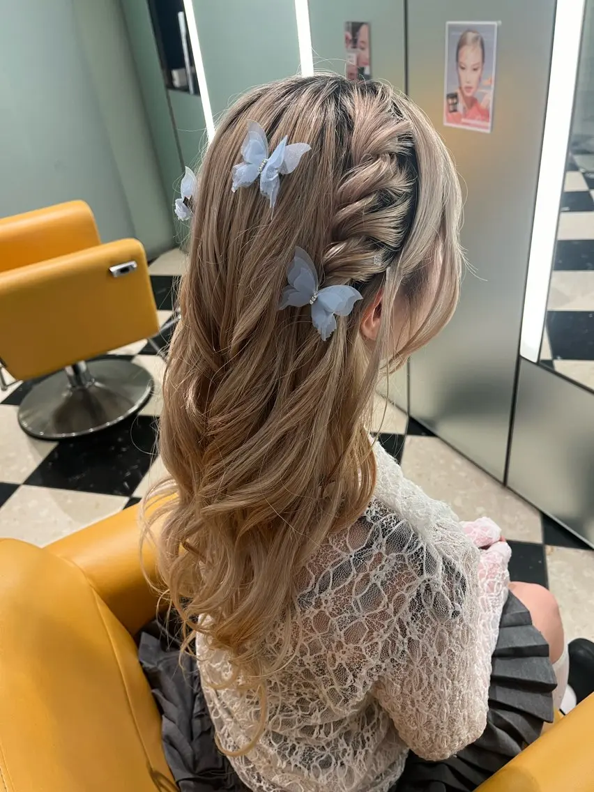 ヘアアレンジ 🪐MIKO🪐/ デザインカラーのヘアスタイル