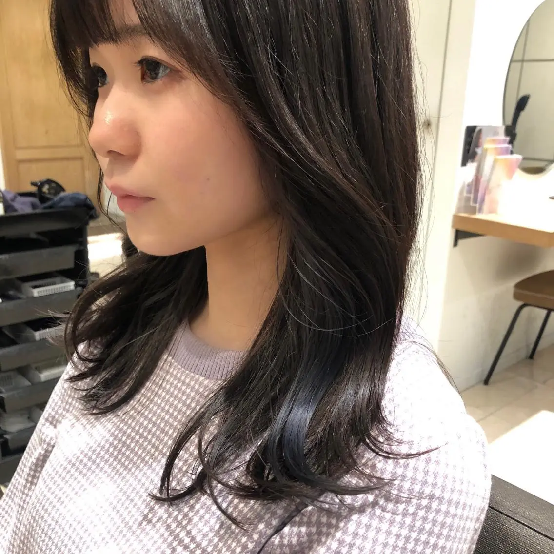 ミディアム カラー ブリーチ ブルーカラー デザインカラー インナーカラー 推しカラー✨ オタク美容師ユウカのヘアスタイル