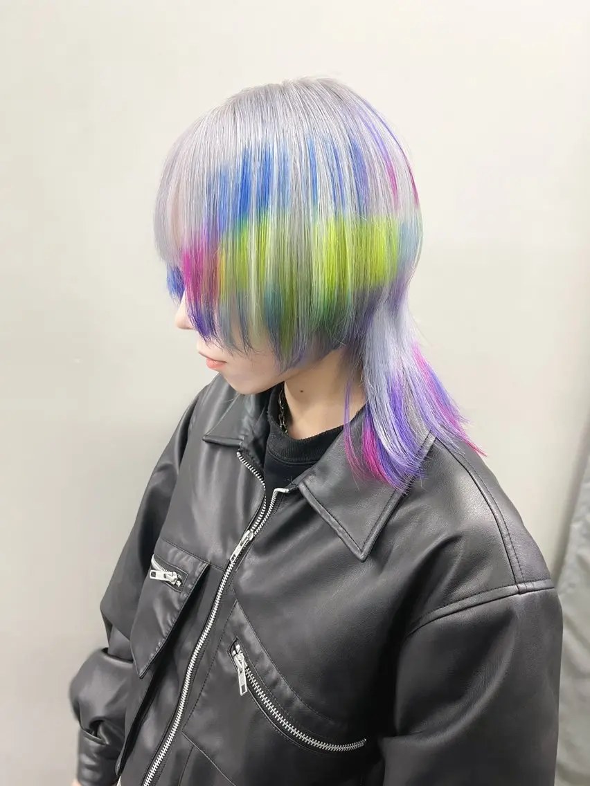 ミディアム カラー 紺エクステ デザインカラーのヘアスタイル