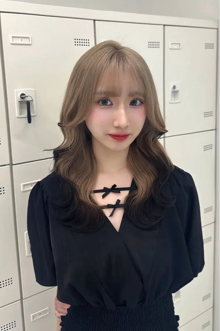 セミロング カラー ヘアアレンジ ヘアカラー トリートメント ヘッドスパ ヘアセット ウルフカット×ハイ トーン職人🤍ゆうひのヘアスタイル