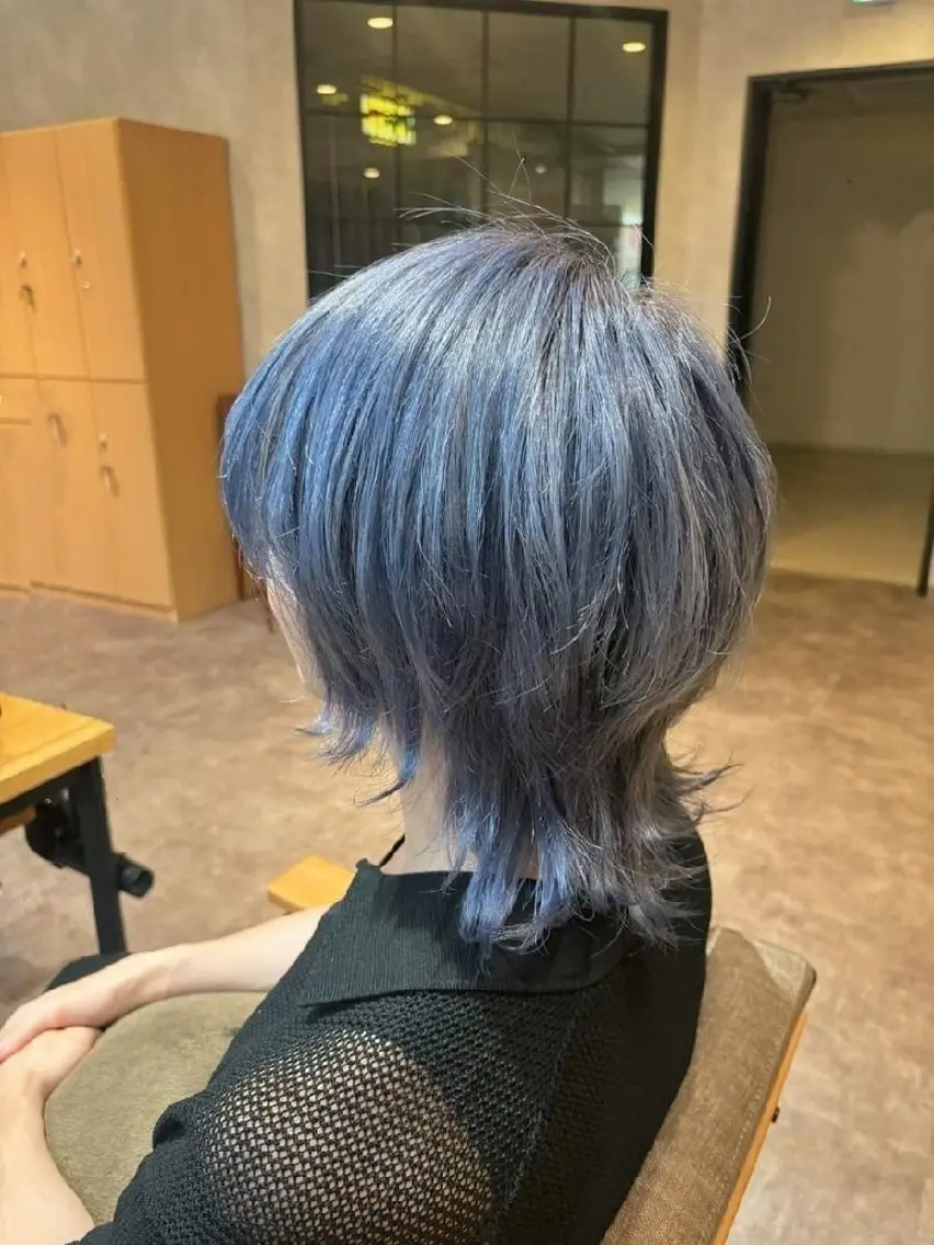 メンズ カラー ショート メンズハイトーン ブルーカラー ハイトーンカラー ネイビーカラー レイヤー/透けカラー ✨KANAのヘアスタイル