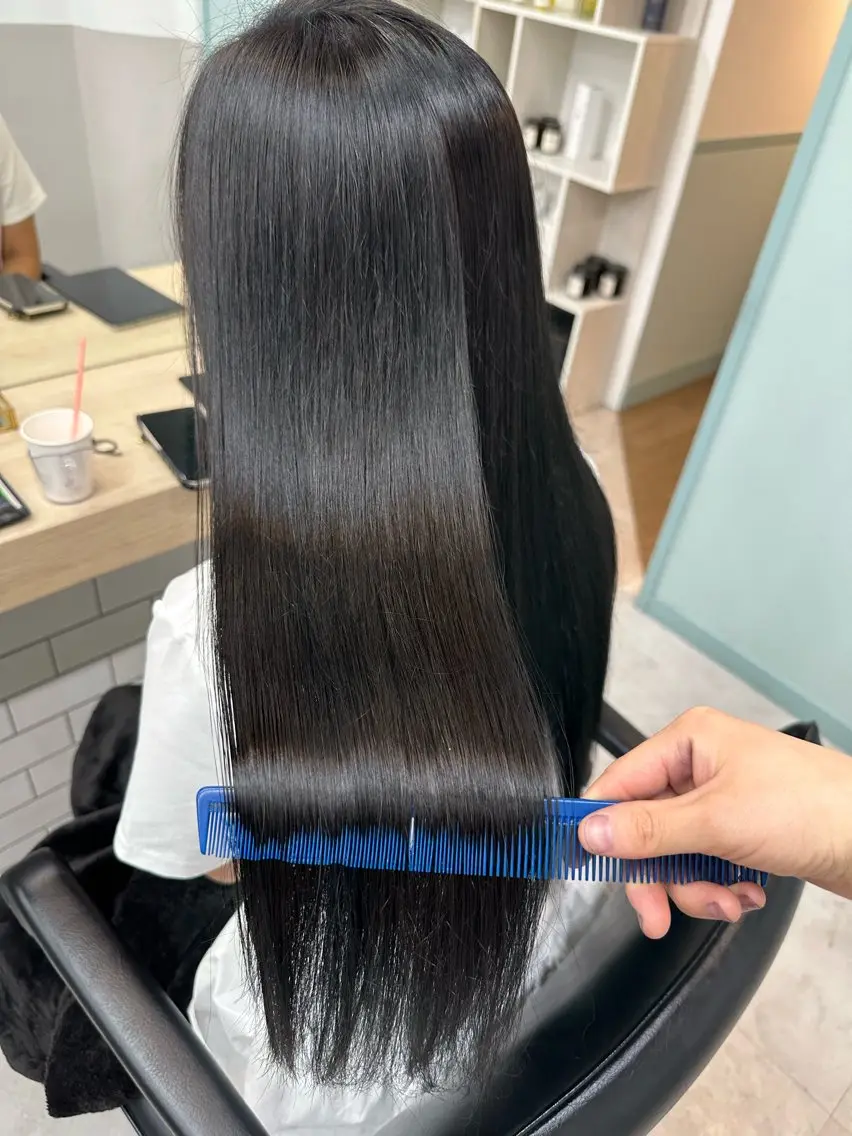 ロング カラー パーマ 縮毛矯正 カット ヘアカラー トリートメント 韓国ヘア🖤 YURINAのヘアスタイル