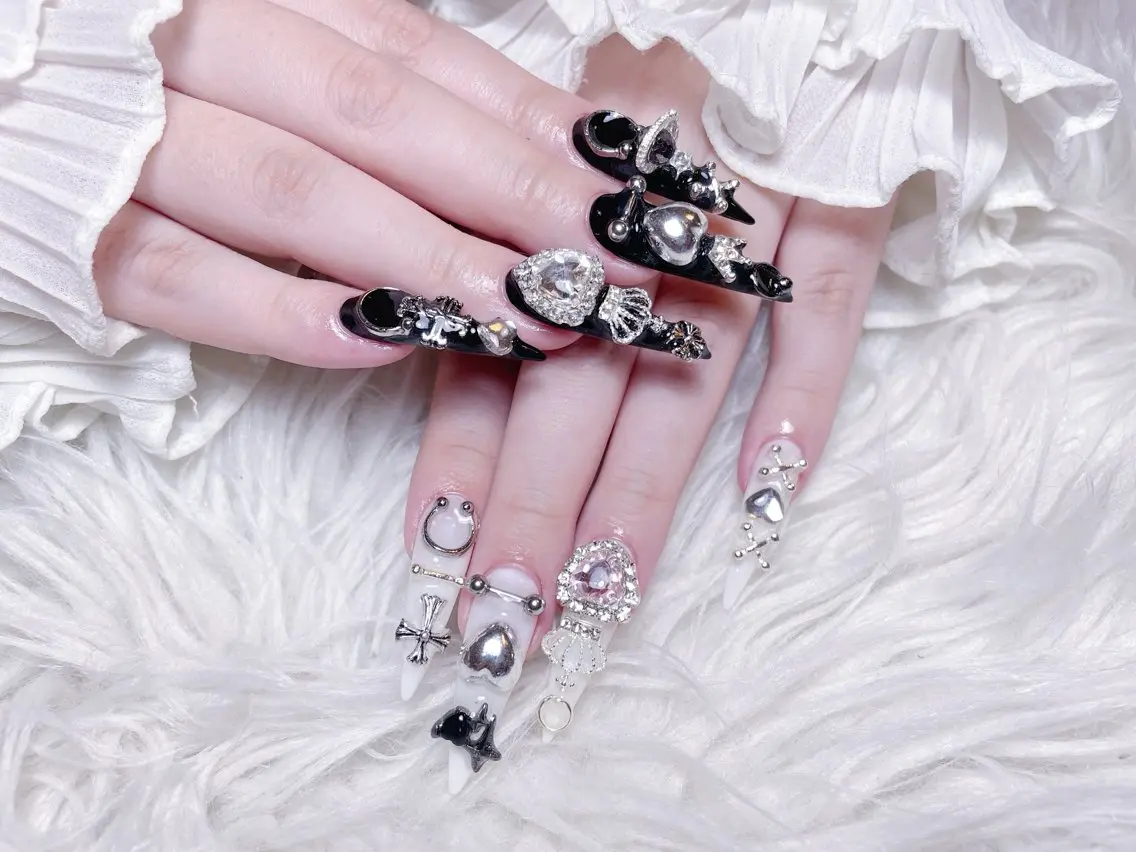 ネイル チークネイル 長さ出し フラワーネイル フレンチネイル ガーリー ハンドネイル NEW NAIL 池袋のネイルデザイン