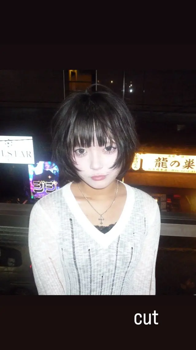 ショート 心斎橋/ハイトーン/ レイヤーカットのヘアスタイル
