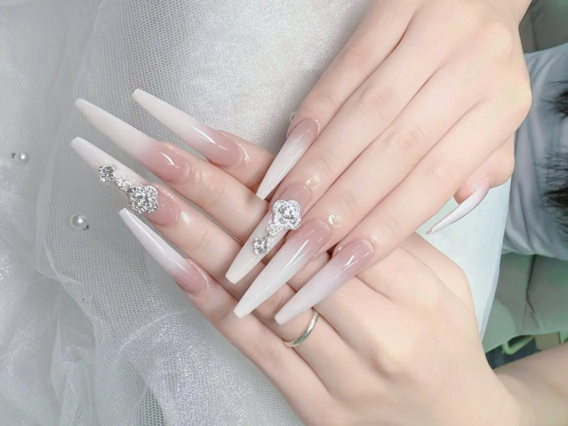 ネイル ハンドネイル エクラ ネイルのネイルデザイン