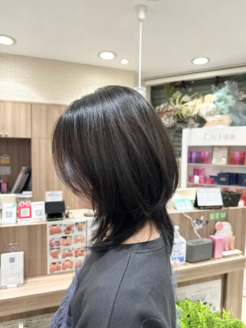 セミロング ヘアカラー Miyu🦄ash カット/まつげのヘアスタイル