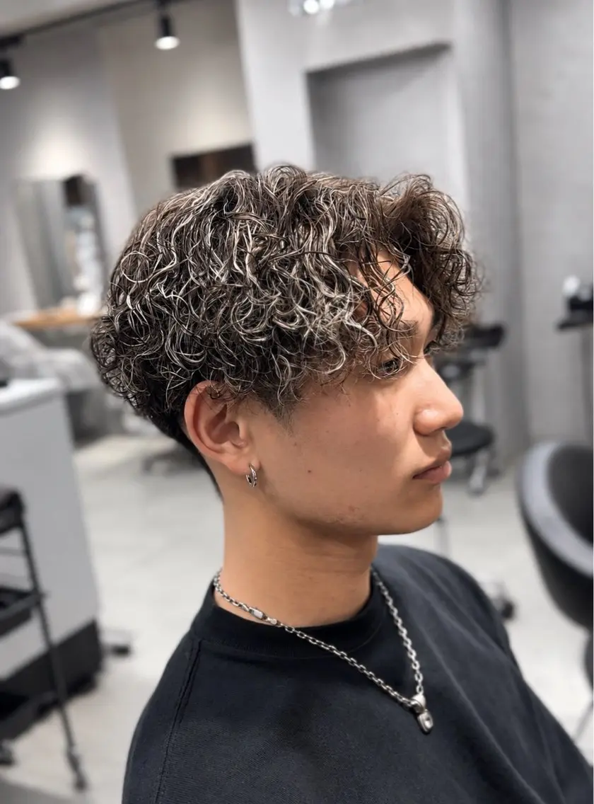 ショート カラー パーマ メンズ メンズハイライト メンズメッシュ メンズパーマ ハイライトカラー メッシュ カット ヘアカラー パーマ 🔥メンズ 特化🔥菊水皐暉🔥のヘアスタイル