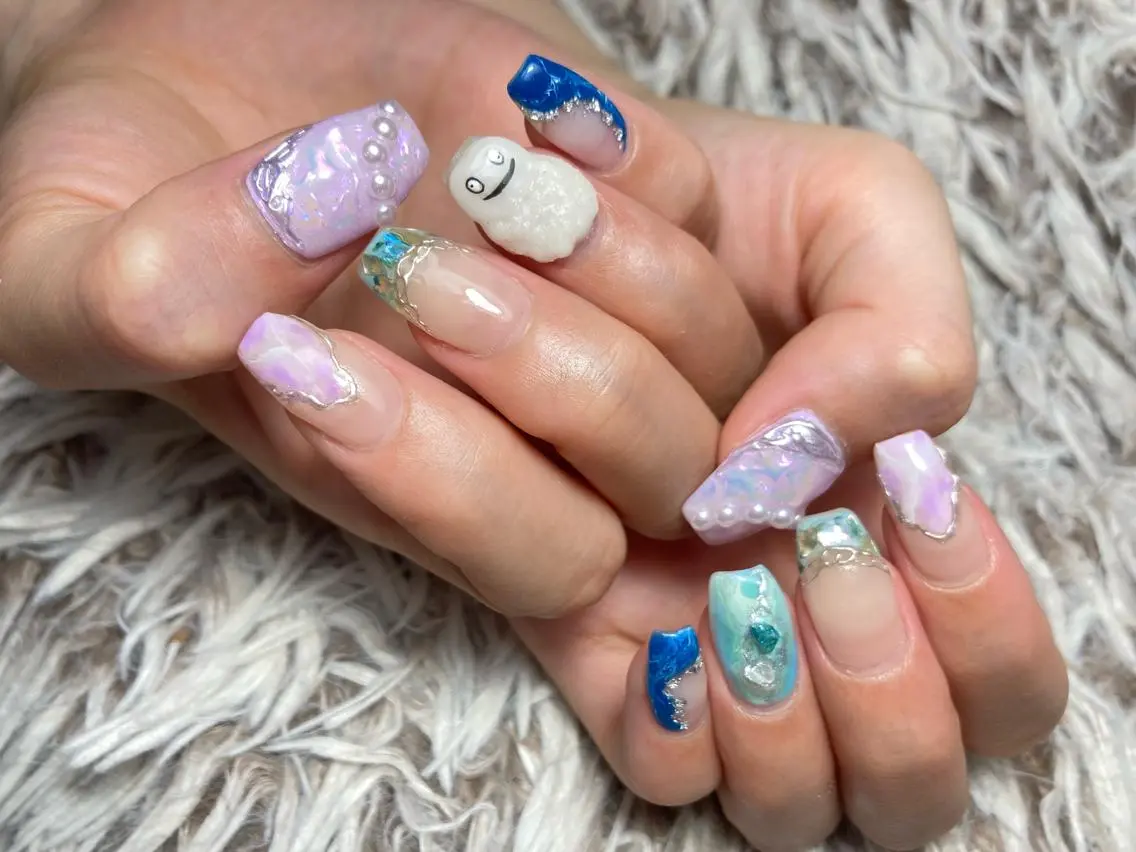 ミディアム ネイル ハンドネイル フットネイル ✴︎ Delightのネイルデザイン