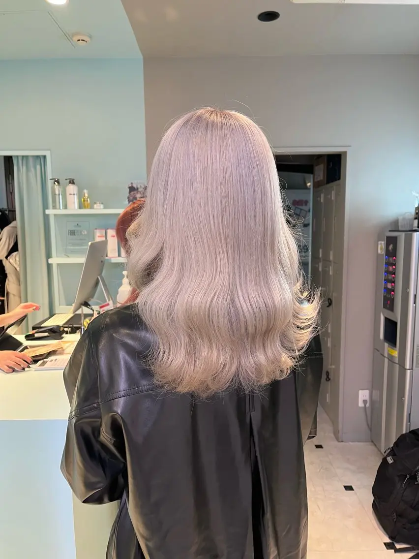 セミロング カラー ヘアカラー トリートメント ブリーチカラー 🩵MIZUKIのヘアスタイル