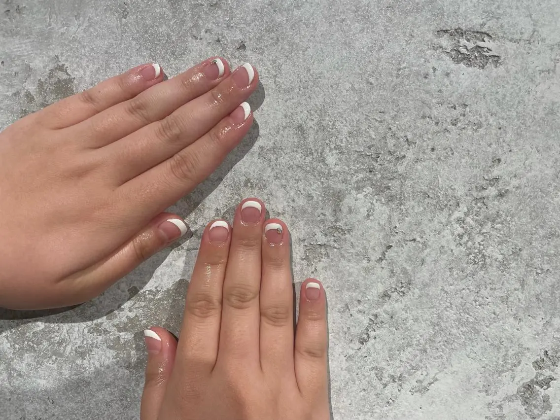 ネイル フレンチネイル ストーンネイル Classy: Mizukiのネイルデザイン