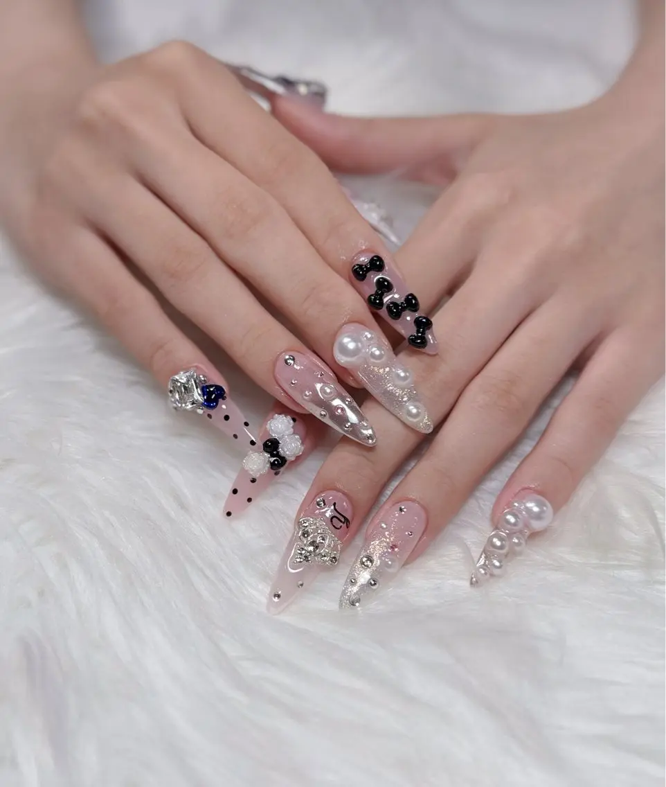 ネイル オーロラネイル チークネイル フットネイル フレンチネイル ジェルネイル ハンドネイル Nichi Nailsのネイルデザイン