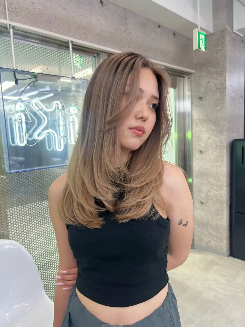 ロング レイヤーカット アンナ🦋海外ヘア バレイヤージュのヘアスタイル