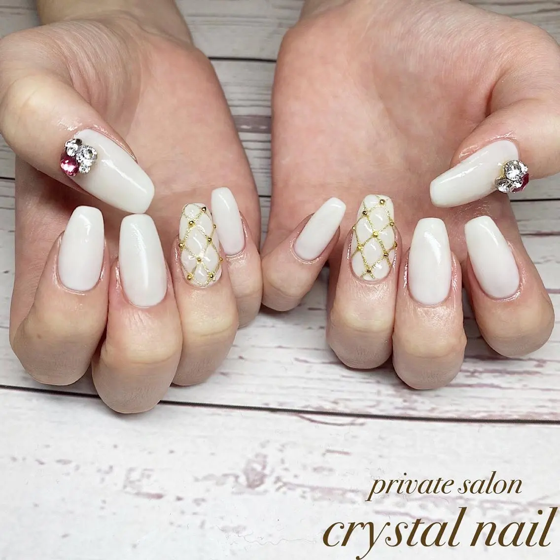 ネイル ホワイト ハンドネイル Crystal Nailのネイルデザイン