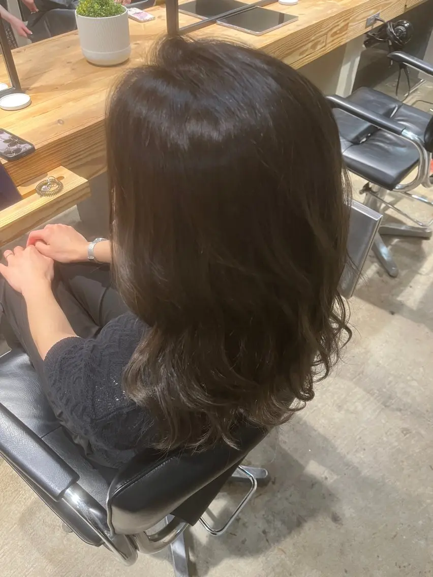 ミディアム ヘアカラー 中村 波瑠のヘアスタイル