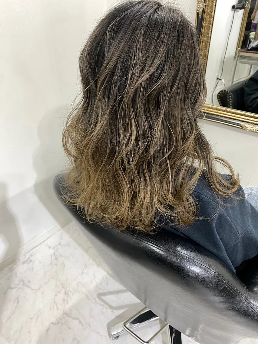 ミディアム 尾崎 虹美のヘアスタイル