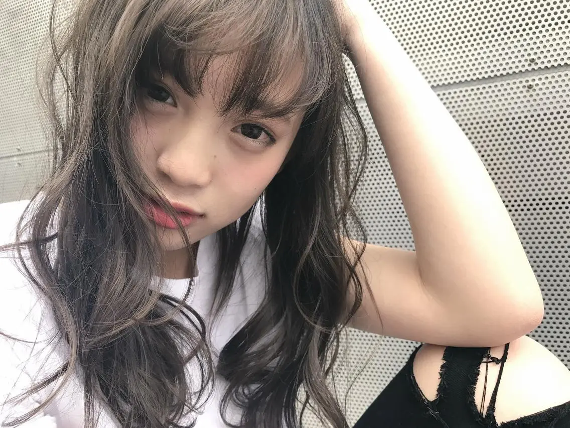 ロング カラー アッシュ ブリーチ バイオレットカラー ホワイトアッシュ エクステ(レミー毛) NINEのヘアスタイル