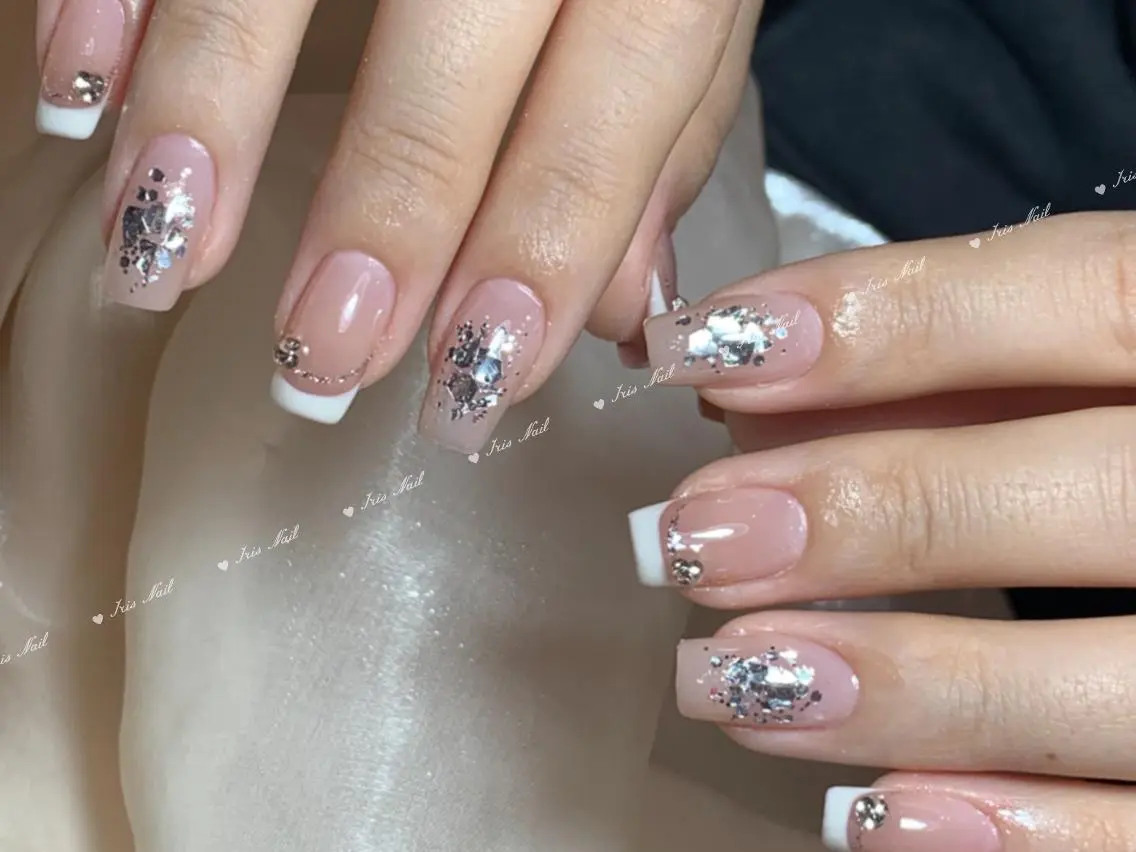 ネイル フレンチネイル キラキラネイル 💕藤江 月🌸🍒のネイルデザイン