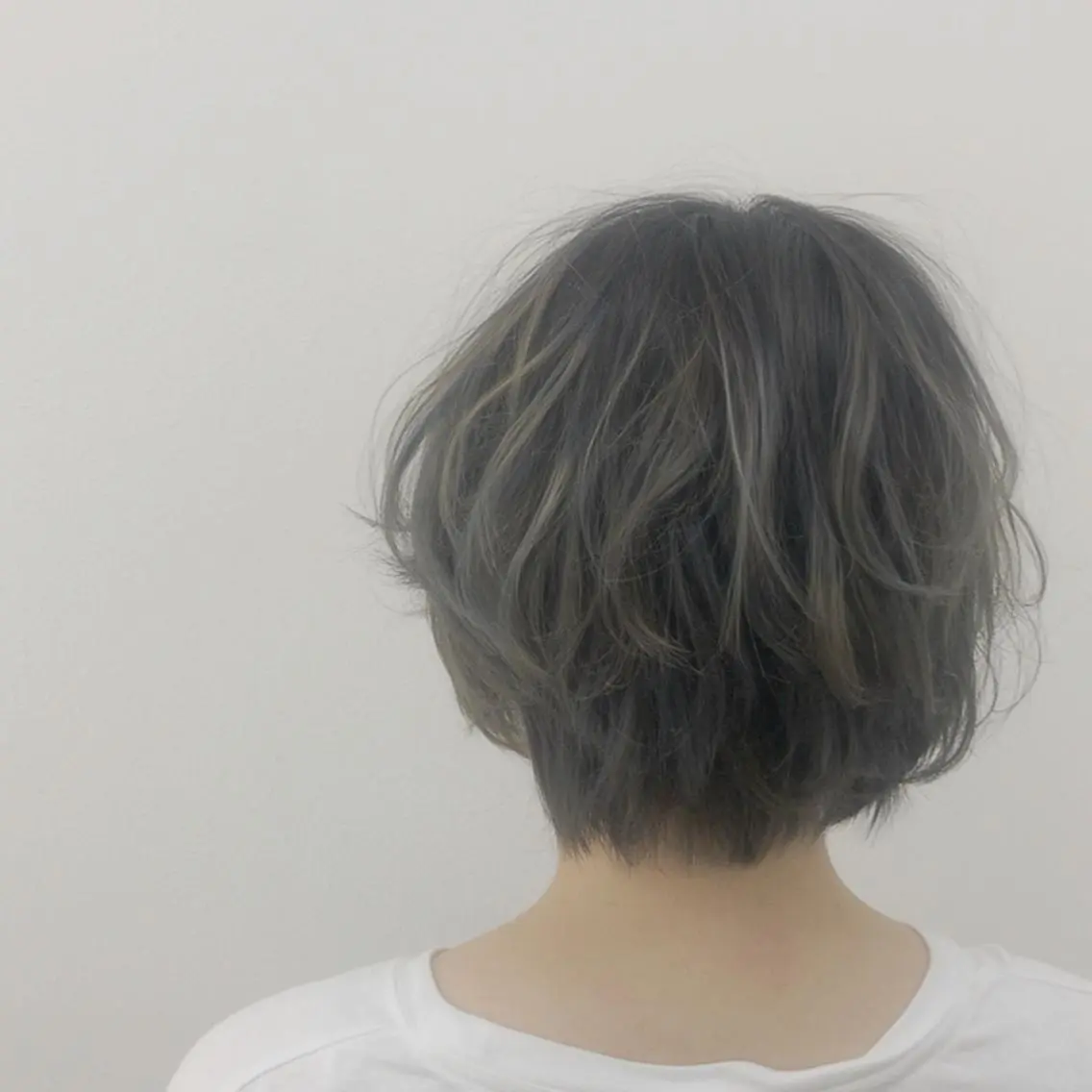 ショート カラー アッシュ ブリーチ 透明感カラー ハイライトカラー ハイライト ヘアカラー トリートメント Rayt hair レイトヘアーのヘアスタイル