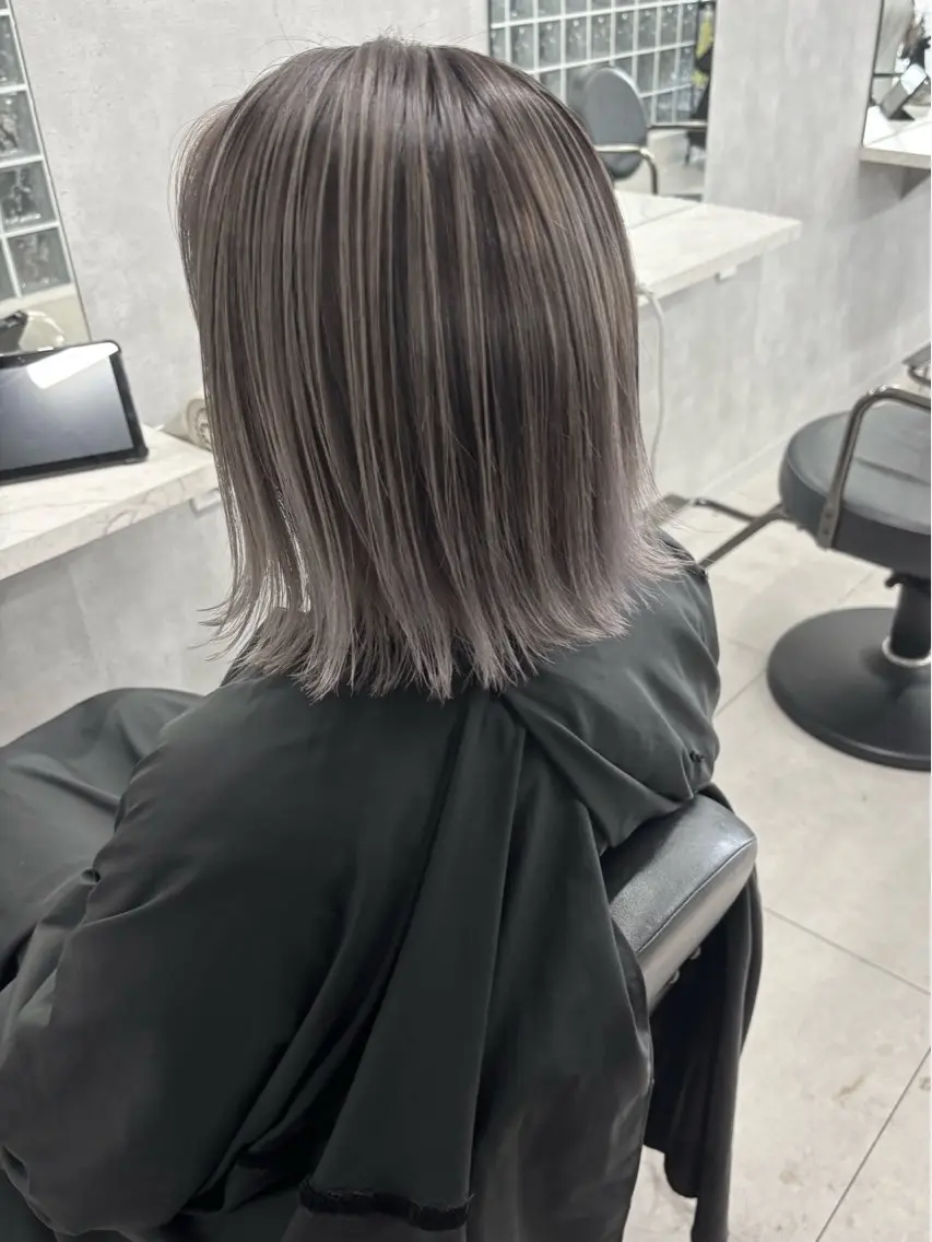 セミロング レイヤーカット カット ヘアカラー 石井 紫文のヘアスタイル