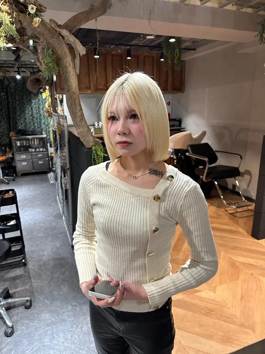 【リピーター様特典】ブリーチリタッチ+カラー 艶トリートメント¥14,800の写真