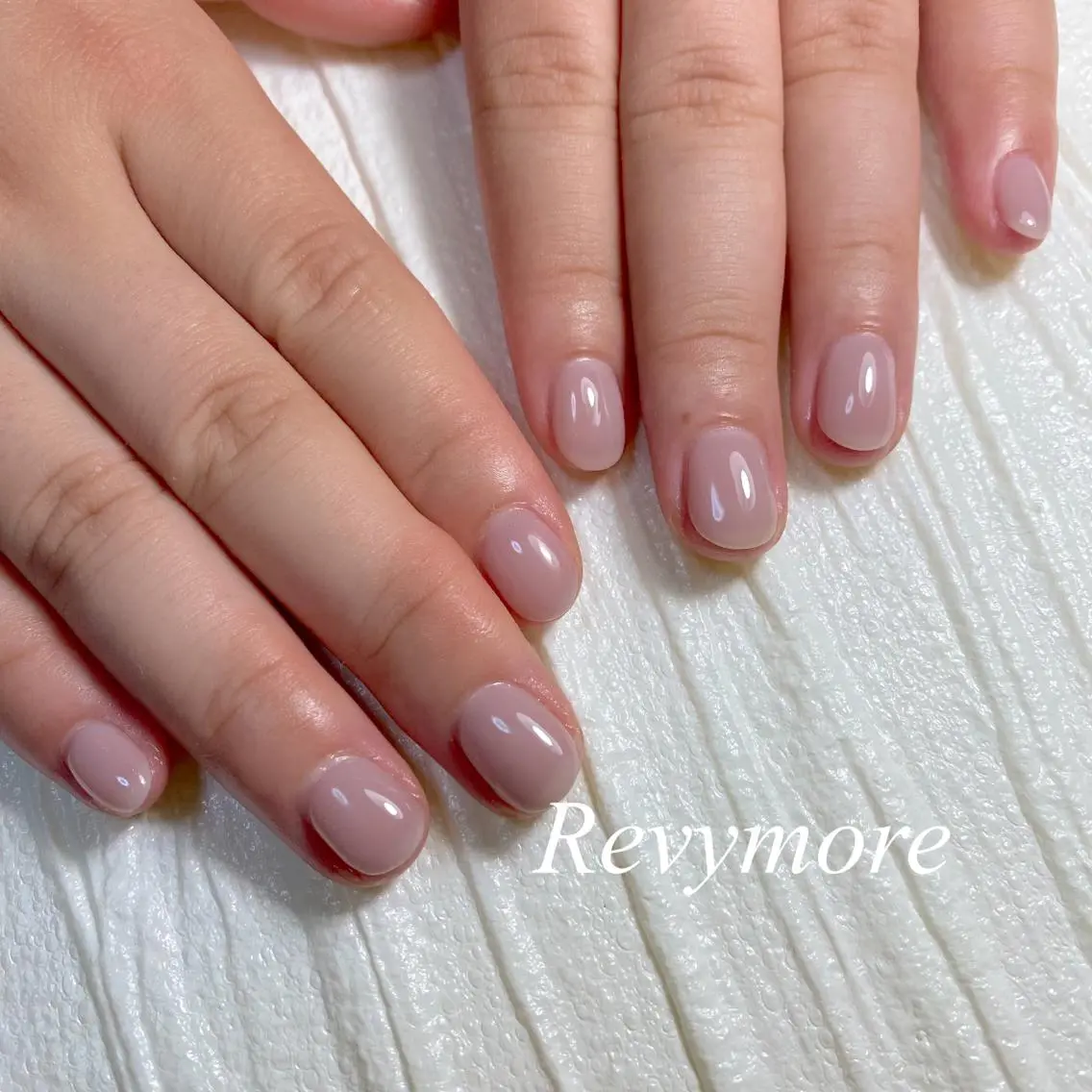 ショート ネイル 韓国風ヘア ジェルネイル キラキラネイル 韓国ネイル ニュアンスネイル nail salon Revymoreのネイルデザイン