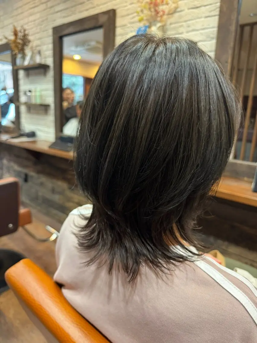 ミディアム レイヤーカット 外ハネヘア ウルフカット 丹 由佳のヘアスタイル