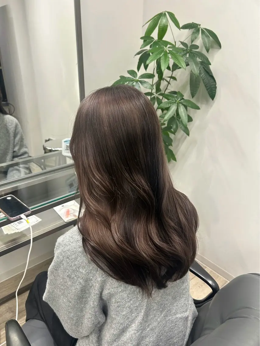 ロング カラー ブリーチ ヘアカラー トリートメント 西口 陽菜 透明感カラー/神戸のヘアスタイル
