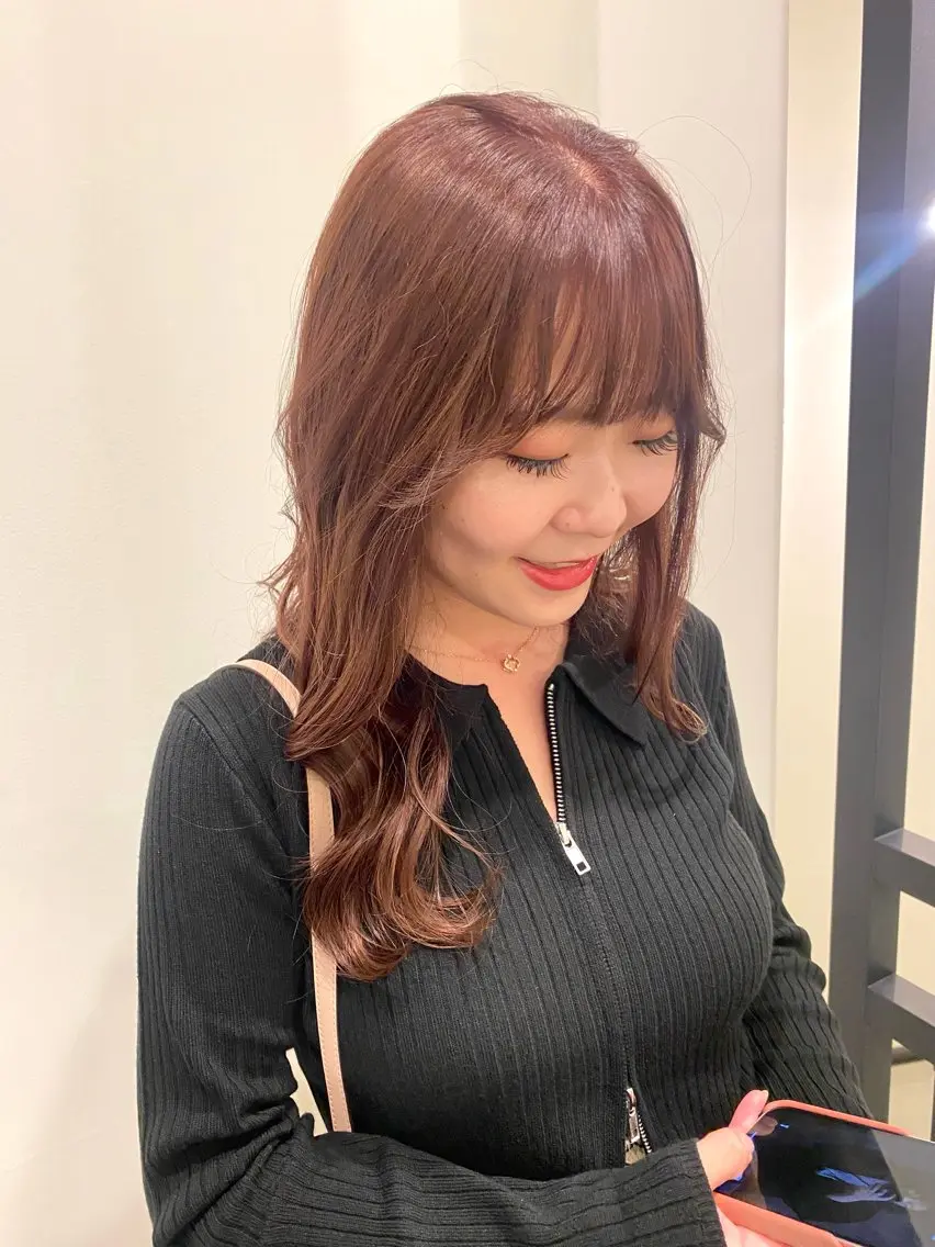 ミディアム カラー ベージュカラー ブリーチ ピンクカラー ピンクベージュ ヘアカラー 🍑 モモカ🍑のヘアスタイル