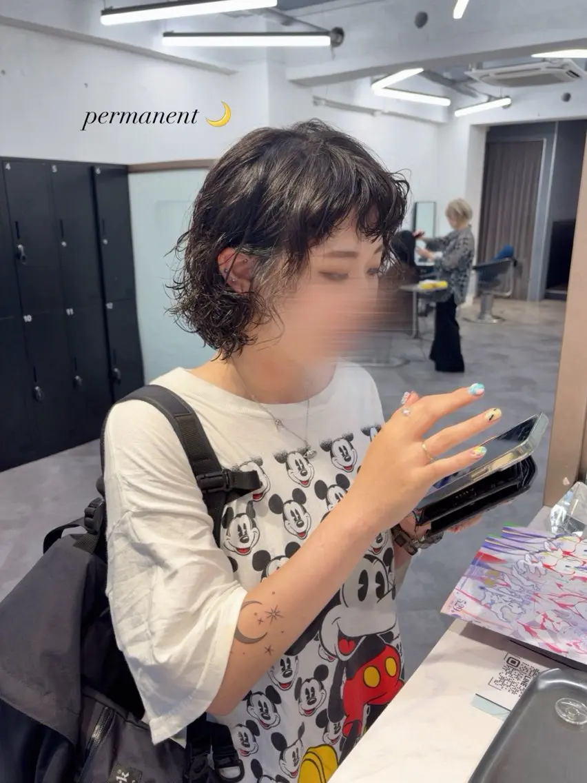 ショート パーマ レイヤーカット🌈 透明感カラー🌷ユリのヘアスタイル