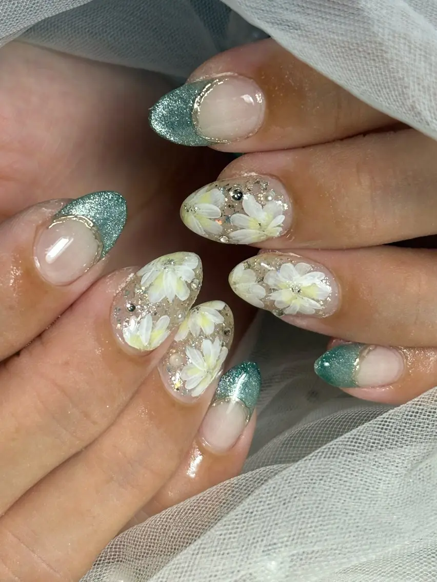 ネイル ハンドネイル フットネイル ✴︎ Delightのネイルデザイン