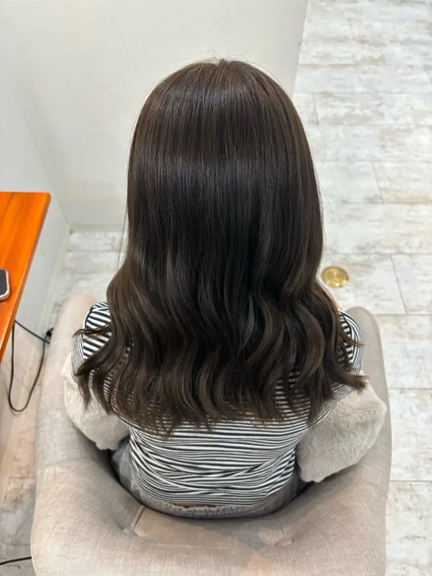 セミロング カラー ブラウンカラー オリーブブラウン ヘアカラー トリートメント piLLon mayuのヘアスタイル