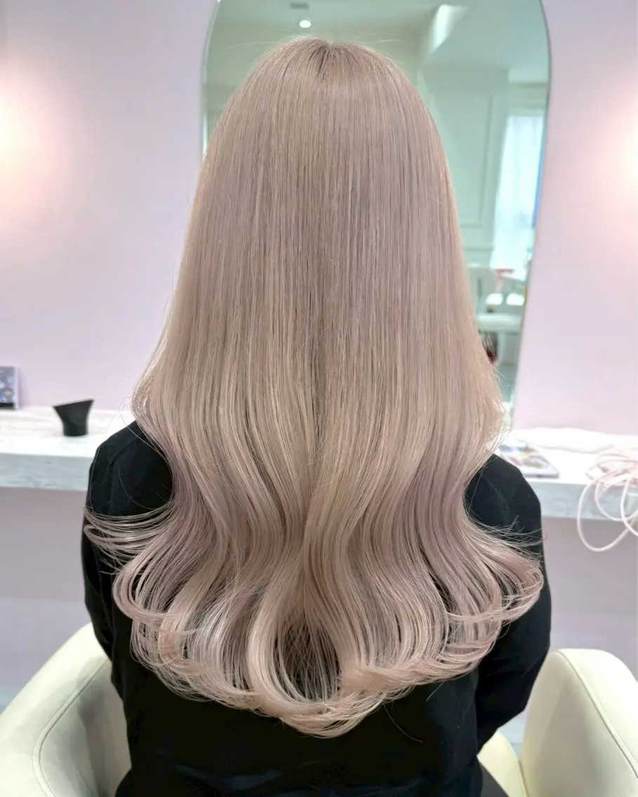 ロング カラー ブリーチ 透明感カラー ハイトーンカラー ヘアカラー ハイトーンカラー💞 くるみ🎀のヘアスタイル