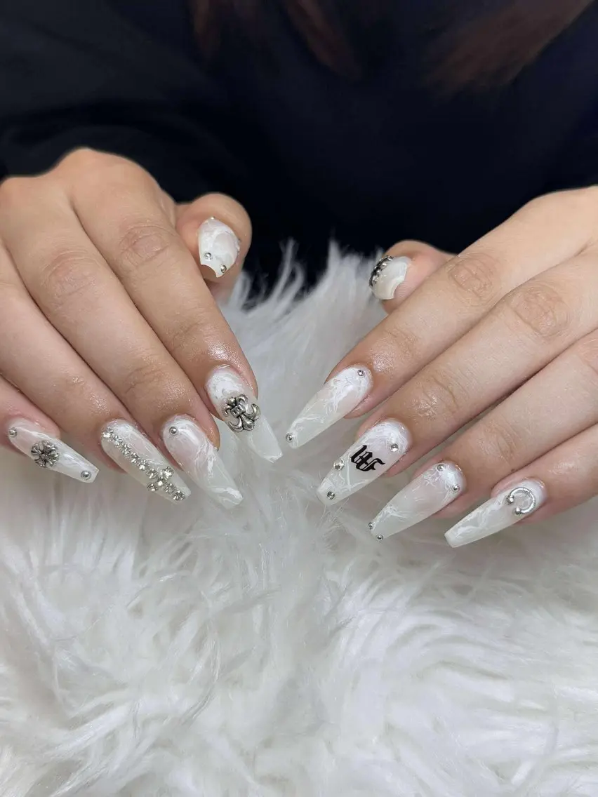 ネイル チークネイル 長さ出し フットネイル マグネットネイル 持ち込み ハンドネイル ANH NAIL ゴテゴテ専門店💎のネイルデザイン