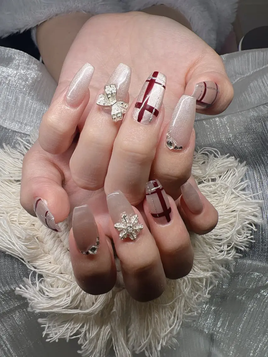 ネイル オーロラネイル チークネイル 長さ出し フットネイル フレンチネイル ハンドネイル Lee Nailsのネイルデザイン