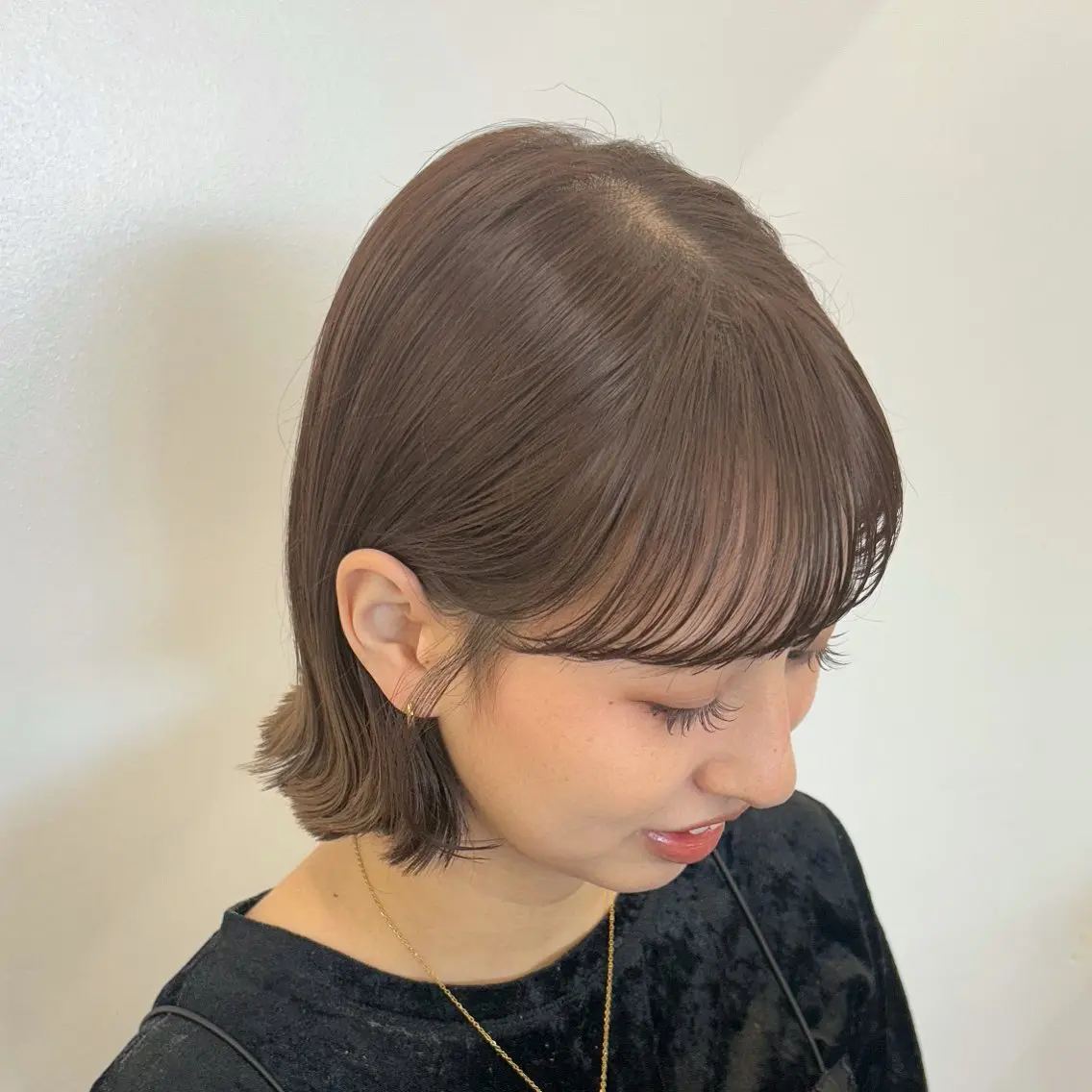 ショート カラー レイヤー/ボブ/透明 感カラー/佐藤奈由のヘアスタイル