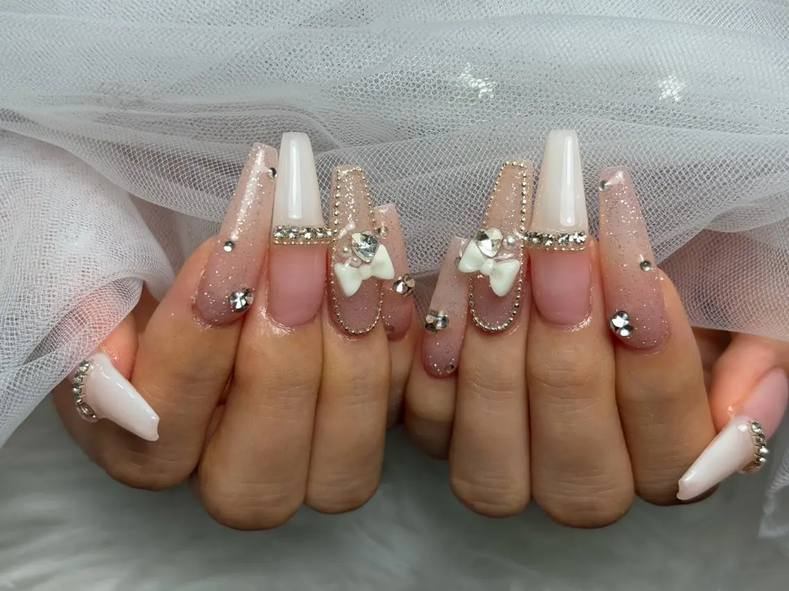 ネイル アートネイル 長さ出し ジェルネイル 韓国ネイル マグネットネイル ハンドネイル Cloudy Chan Nailのネイルデザイン