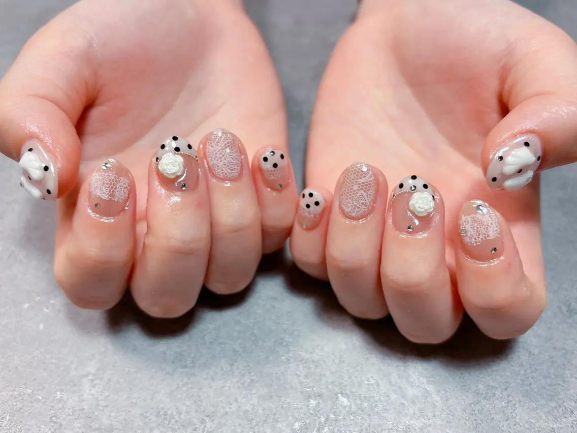 ネイル 韓国ネイル レース マグネットネイル 夏ネイル ワンホンネイル ハンドネイル ハンドケア 💫ゆか_ Nailartistのネイルデザイン
