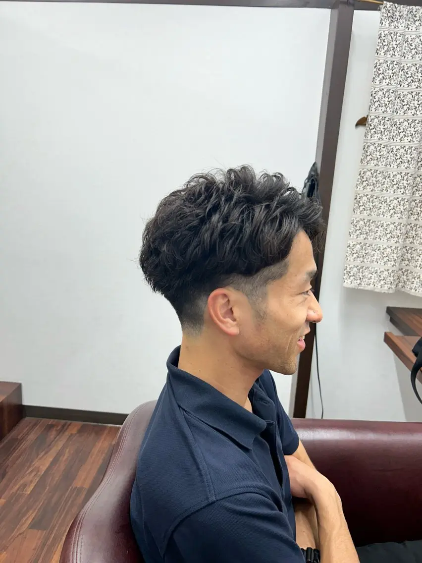 パーマ メンズ 出河 拓のヘアスタイル