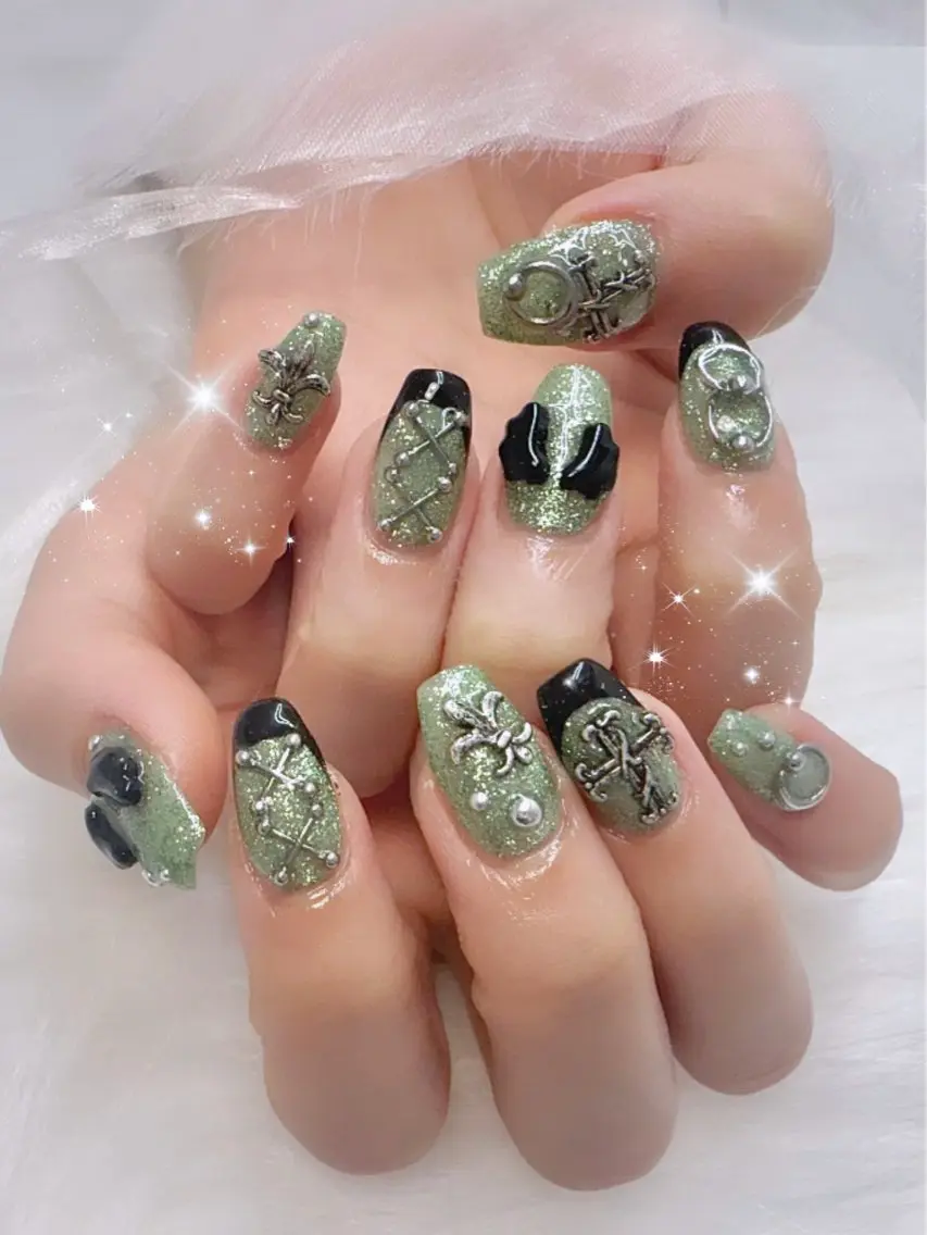 ミディアム ハンドネイル Lili Nail Studio西荻窪店のネイルデザイン