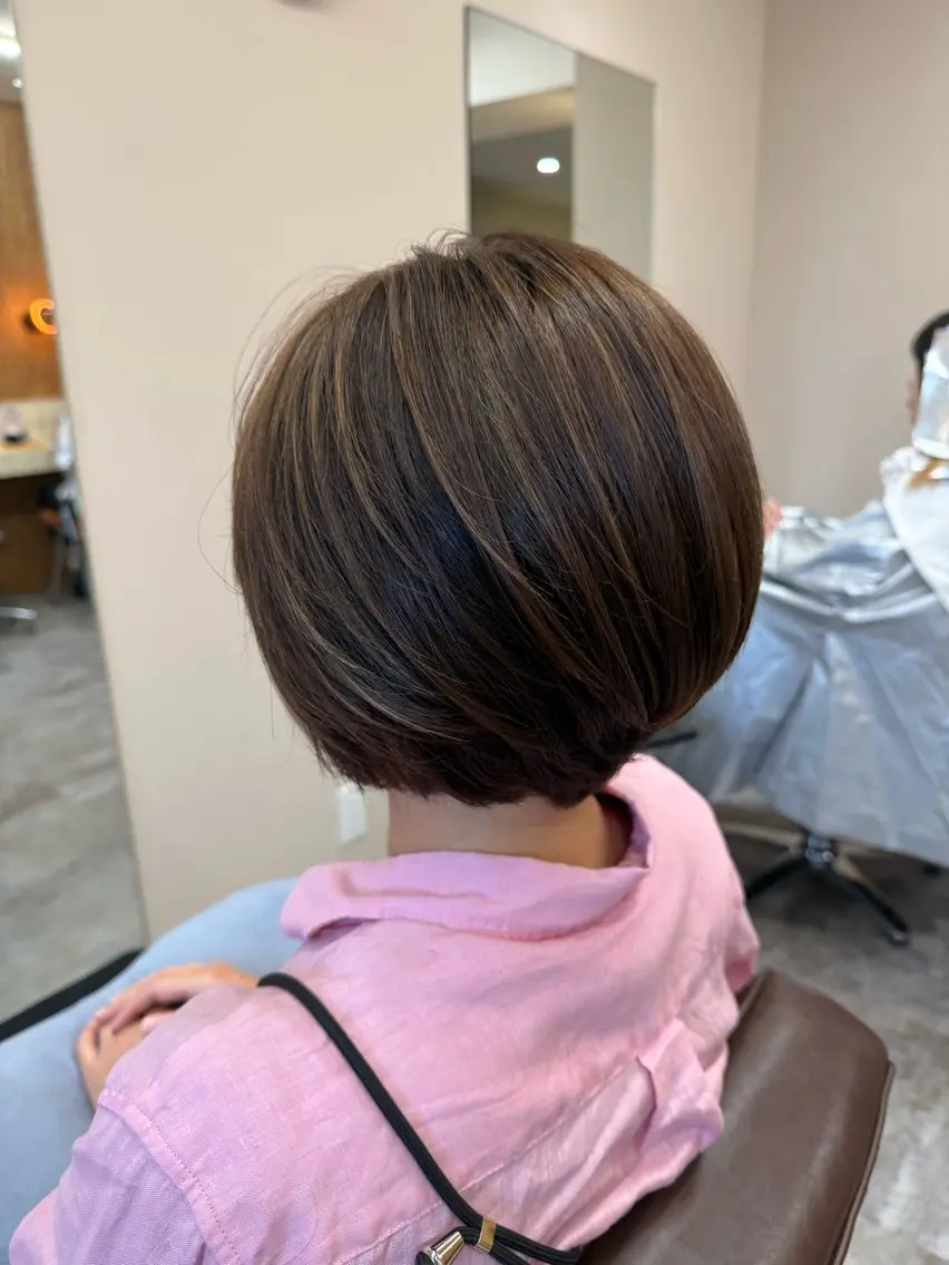 ショート ショートボブ ボブ ハイライト ショートヘア ヘアカラー トリートメント 山口 桃果のヘアスタイル