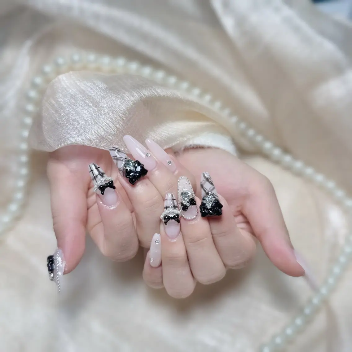 ネイル ハンドネイル ハンドケア いちご ちゃんのネイルデザイン