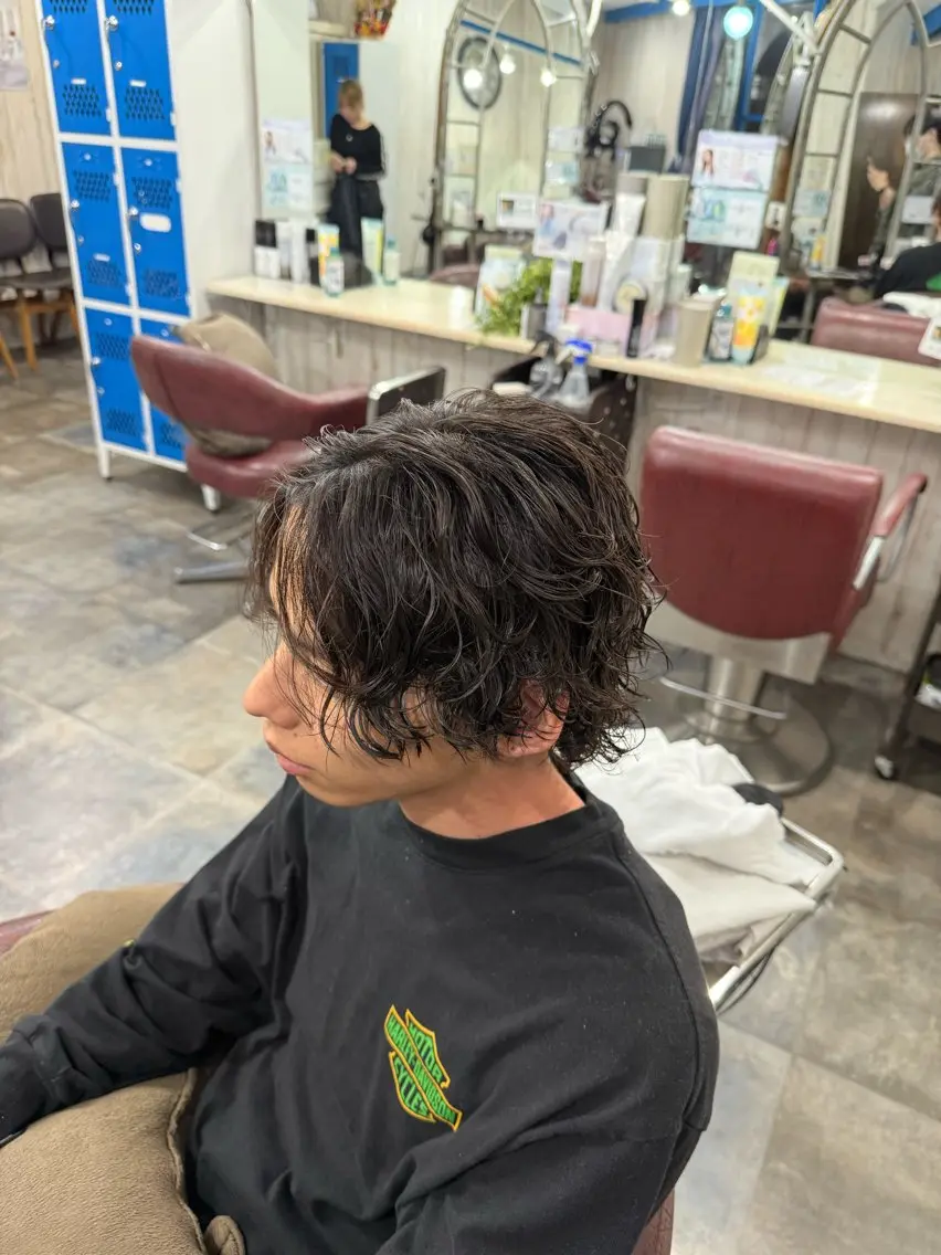 ショート パーマ メンズ センターパート マッシュ メンズパーマ ツイストスパイラルパーマ スパイラルパーマ カット パーマ カットパーマ✂️ 小坂田玲亜のヘアスタイル
